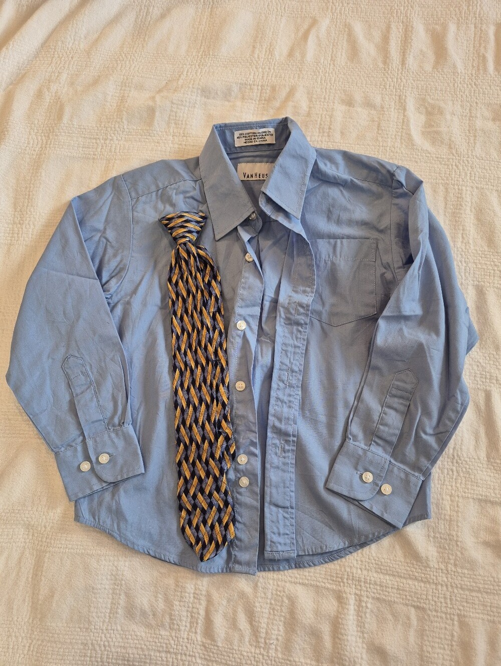 Van Heusen boys size 6 light blue long sleeve shirt with silk tie EUC
